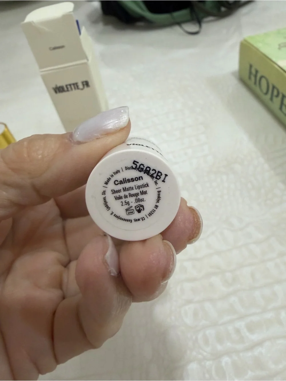 Bisou Bisou Sheer Matte Balm in Gold & White